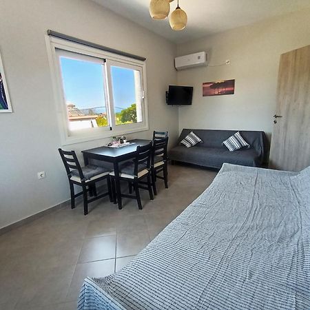 Airport Palmtree Apartments - 15Min From Airport Ártemida Kültér fotó