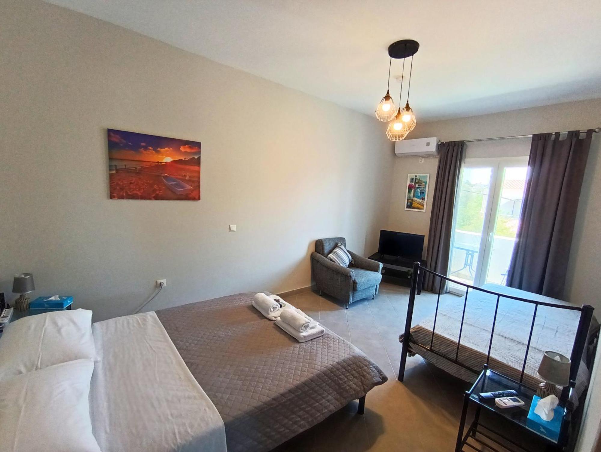 Airport Palmtree Apartments - 15Min From Airport Ártemida Kültér fotó