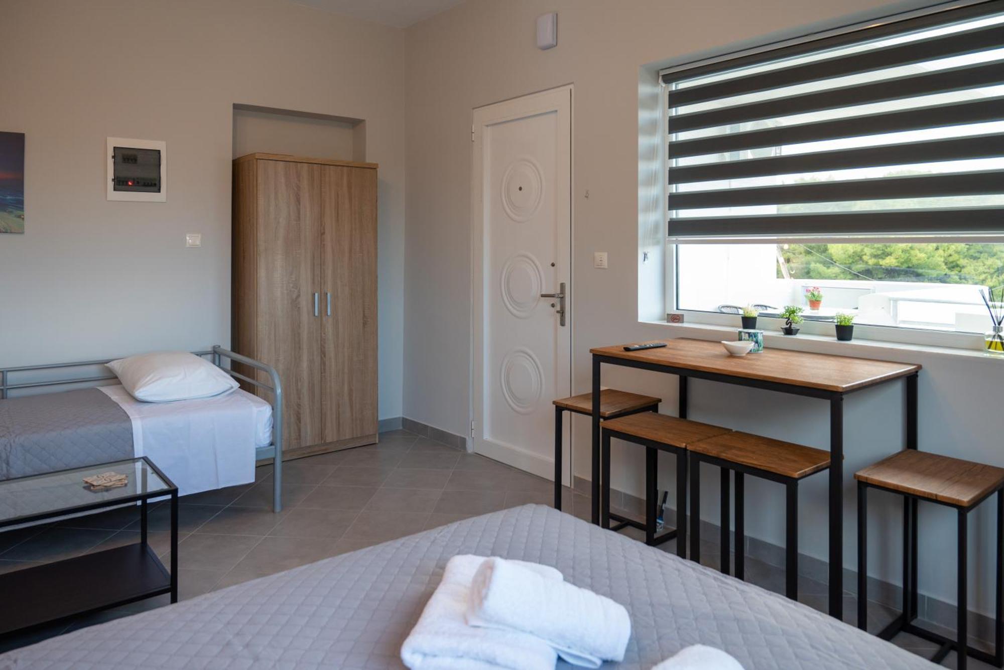Airport Palmtree Apartments - 15Min From Airport Ártemida Kültér fotó