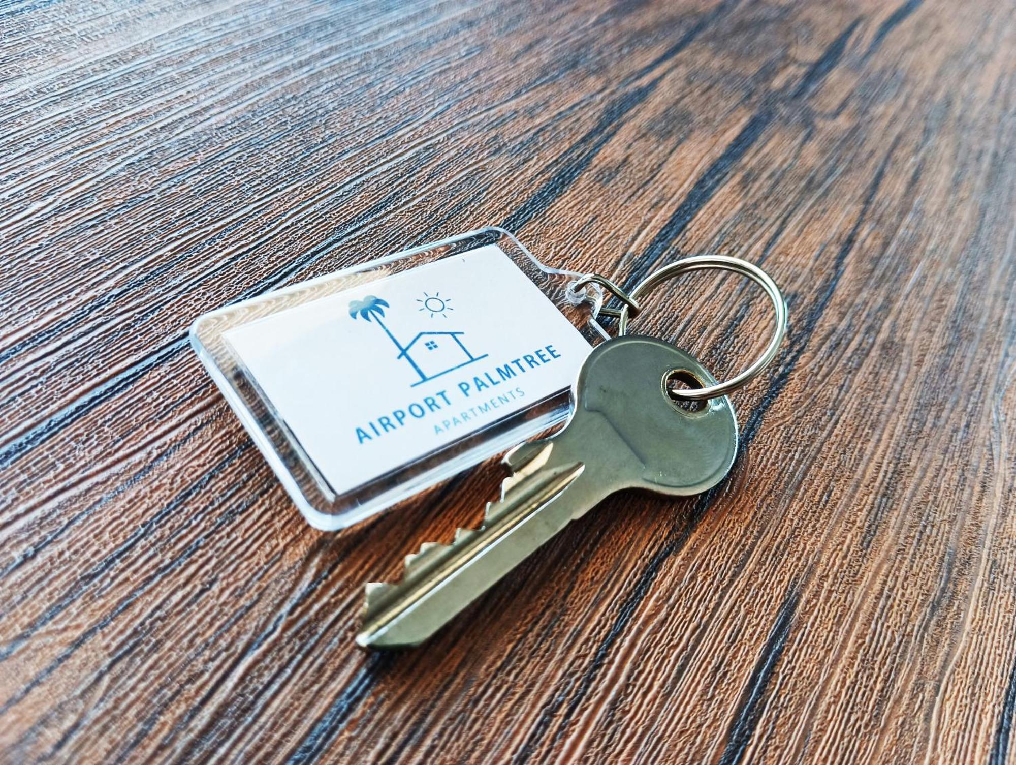 Airport Palmtree Apartments - 15Min From Airport Ártemida Kültér fotó